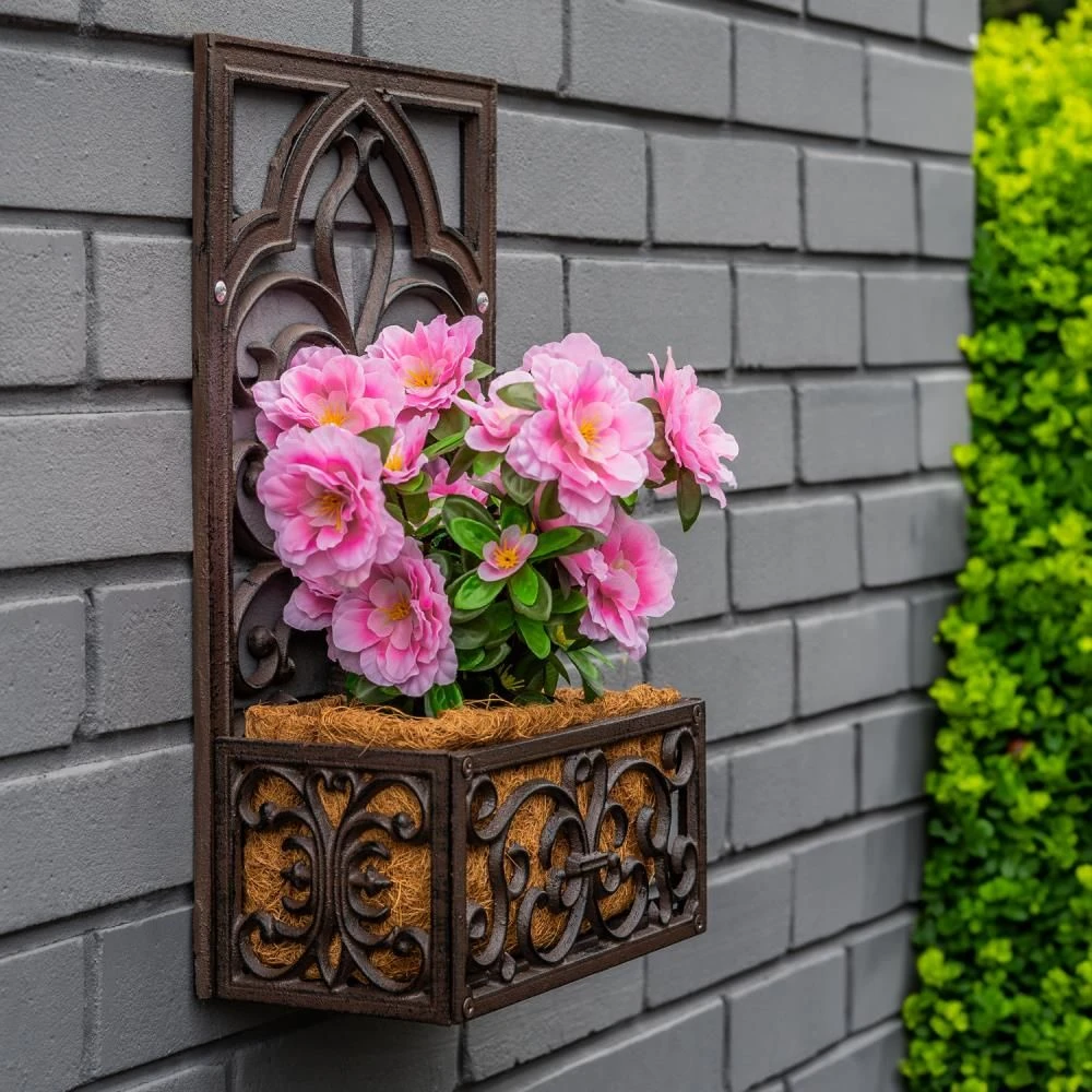Woodside Cast Iron Wall Mounted Hanging Garden Planter Basket With Coco Liner - Image 2
